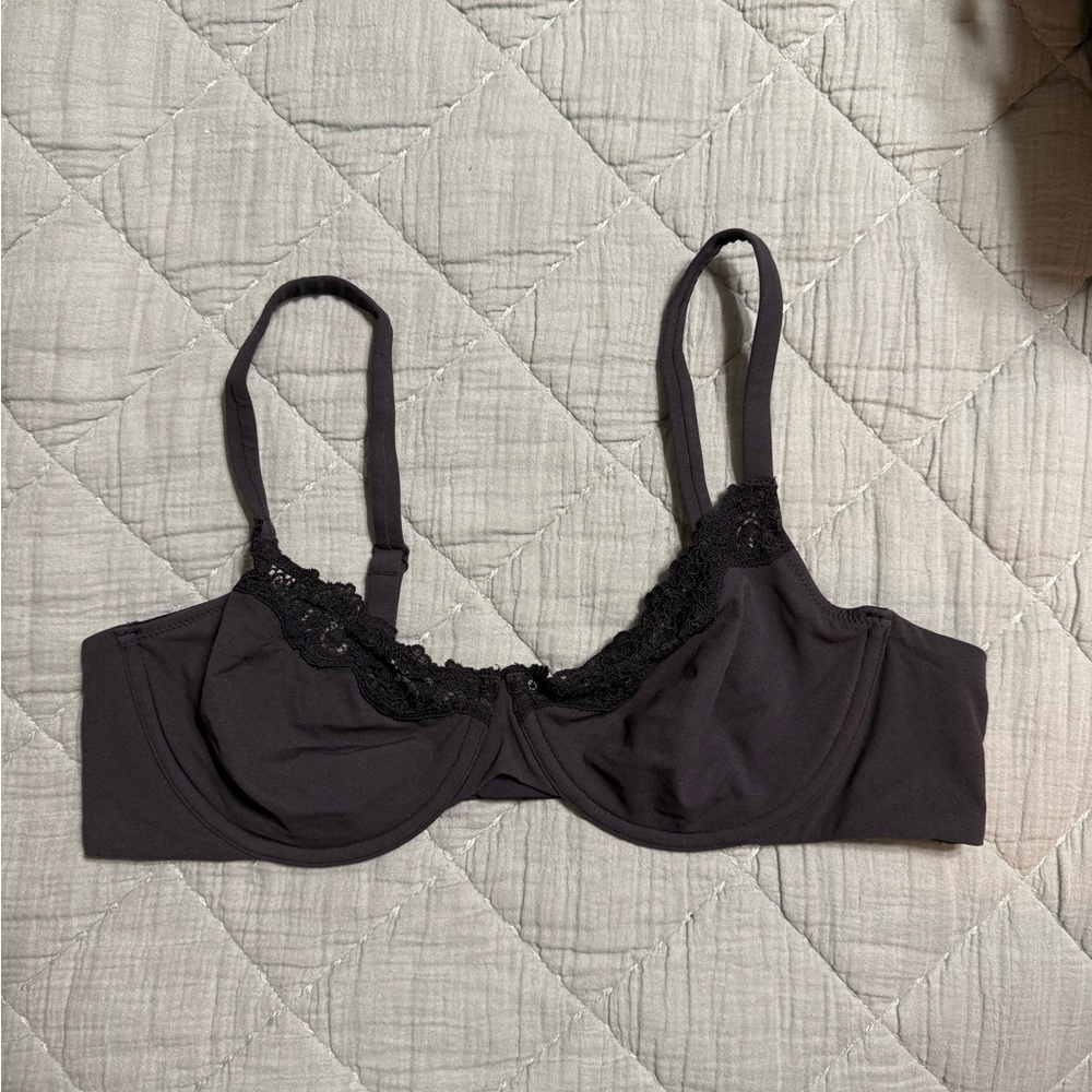 SKIMS FITS EVERYBODY LACE UNDERWIRE BRA - SIZE 40B